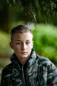 Mi hijo de 16 años se fue a pasar el verano con su abuela. Un día recibí una llamada de ella.