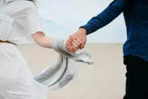 Mi exmarido vino a mi casa con un sobre ayer. Ahora ya no quiero ver a mi madre.