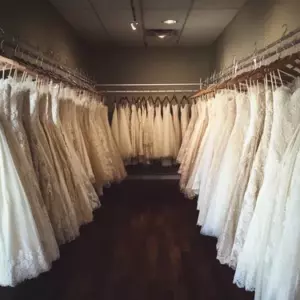 Las vendedoras con derecho se negaron a dejarme probar un vestido de novia, pero no sabían un detalle importante