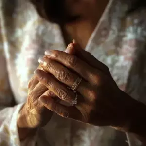 Las vendedoras con derecho se negaron a dejarme probar un vestido de novia, pero no sabían un detalle importante