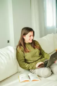 Perdí mi trabajo después de ser madre porque "necesitan a alguien que no se distraiga"