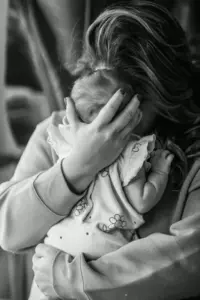 Perdí mi trabajo después de ser madre porque "necesitan a alguien que no se distraiga"