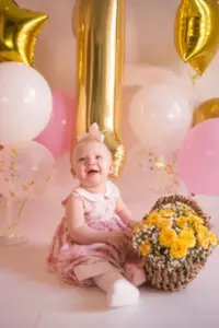 Mi suegra le regaló públicamente a mi esposo una prueba de ADN en el primer cumpleaños de mi hija