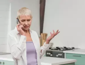 No pude comunicarme con mi esposo durante días. Entonces mi suegra me llamó y me reveló la impactante verdad.