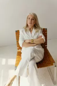 Mi suegra se burló de mí por hacer mi propio pastel de bodas y luego se atribuyó el mérito en su discurso.