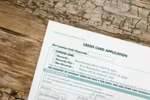 Mi cuñada y mi hermano me exigieron usar mi tarjeta de crédito. Cuando les dije que no, la tomaron y obtuvieron lo que se merecían.