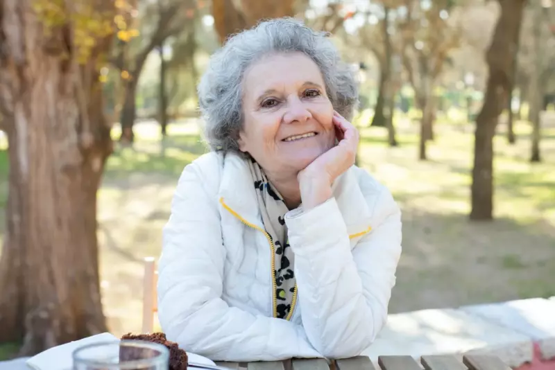 Mamá de quintillizos no puede pagar la compra, su voz dice: «Tu factura ya está cubierta» — Historia del día
