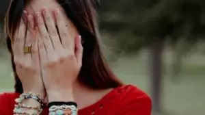 Mi suegra se burló de mí por hacer mi propio pastel de bodas y luego se atribuyó el mérito en su discurso.