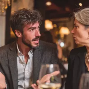 La mamá de mi prometido gritó: "¡Te arrepentirás de este matrimonio!" en nuestra cena de ensayo. Nunca esperé que tuviera tanta razón.