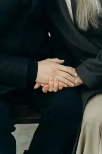 Mi hijastra adulta dejó basura en mi casa y me trató como a una criada, así que le di una lección