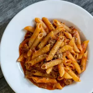Unos padres con derecho insultaron a mi abuela en su propio restaurante, pero los clientes les sirvieron una factura que nunca olvidarán.
