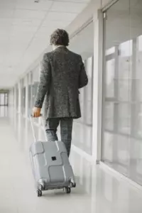 Mientras mi esposo estaba de viaje de negocios, un mensaje de voz reveló la verdadera razón por la que se fue — Historia del día
