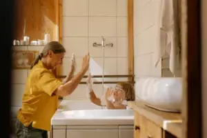Mi nuera dijo que era demasiado mayor para cuidar niños, pero se metió con la abuela equivocada — Historia del día