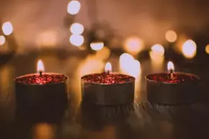 Organicé una fiesta de cumpleaños para mi hijo de 10 años. Ni un solo miembro de la familia vino. Una semana después, mi madre envió una invitación, por los 2.100 dólares de Sweet 16 de mi sobrina.