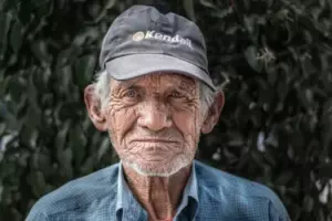 Un día heredé una casa de mi difunto vecino que me odiaba, pero su única condición me hizo actuar como nunca antes - Historia del díaI’m