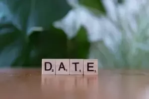 Mi amiga me oculdió a su nuevo novio, y cuando finalmente lo vi, me horroricé - Historia del día