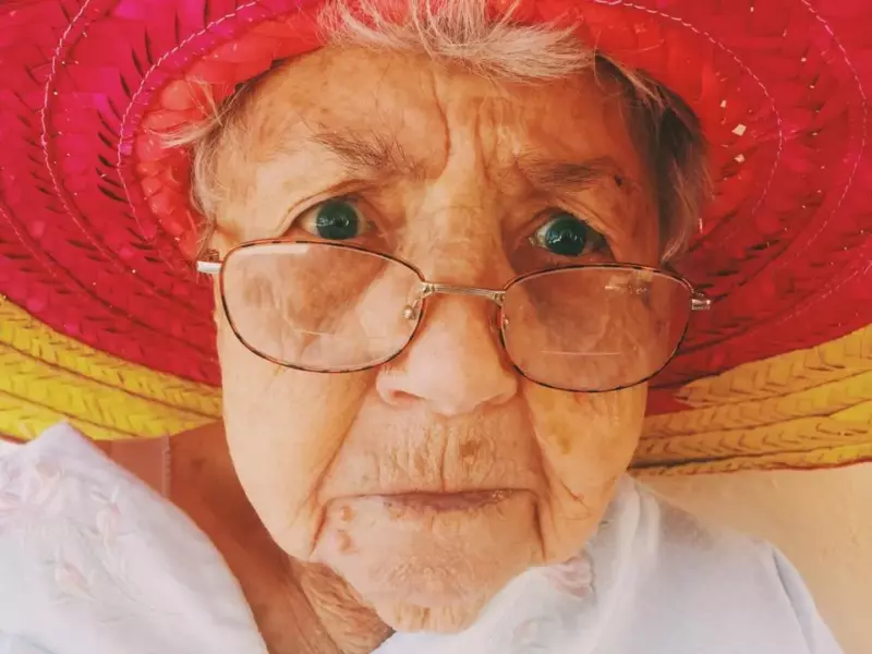 la abuela se agarraba al diario y dijo: “no quería que lo supieras”.