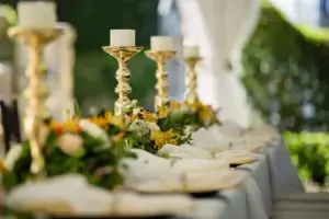 Puse la foto de mi difanta madre en la mesa de mi boda - Mi madrastra la empusó "accidentalmente"