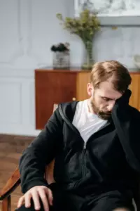 Después de la muerte de mamá en un hogar de ancianos, los hijos se enteran de que vendió su casa por 1 dólar y no pueden heredarla - Historia del día