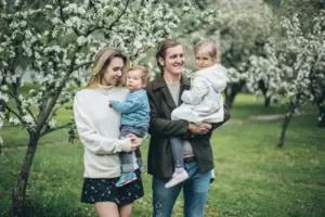 Mi marido cuelga un cartel de "No molestar" cada vez que le pedo ayuda con nuestros hijos