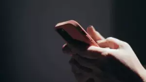 Mi novia mintió sobre conocer a su mejor amiga - Yo estaba con su mejor amiga en ese momento exacto eligiendo un anillo de propuesta para mi novia