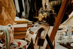 Pensé que conocía a mi familia hasta que una cámara de un mercadillo me mostró la verdad - Historia del día