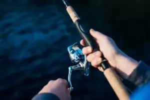 Hace cuarenta años, prometimos encontrándonos en nuestro lugar de pesca, uno de nosotros nunca apareció, pero en su lugar envió una carta - Historia del día