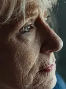 Después de que mi marido falleciera, mi suegra me echó, pero me negué a dejarla ganar - Historia del día
