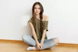 La nueva esposa de mi ex le compró a mi hija un vestido de graduación de 1.000 dólares para humillarme y ganarla - Lo que hizo mi hija dejó a todos sin palabras