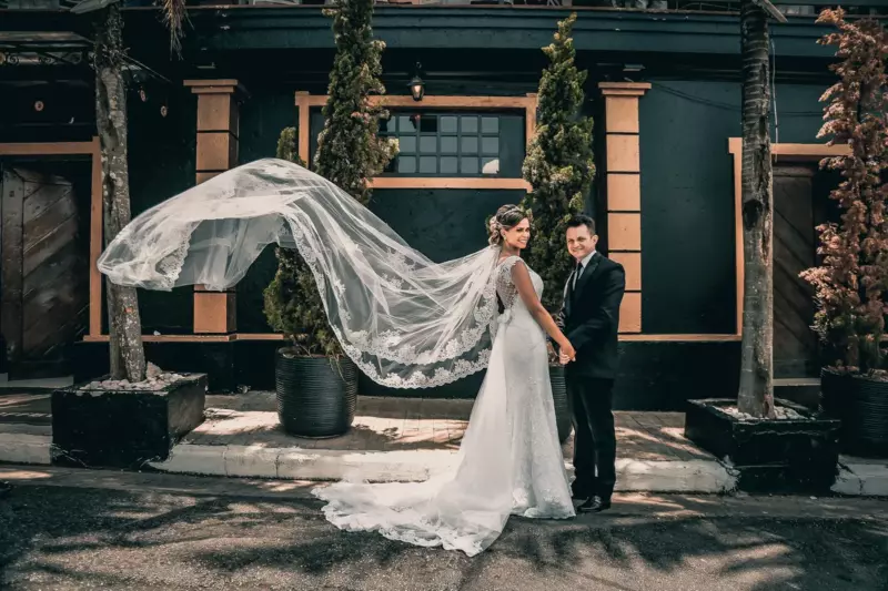 La familia de mi esposo me excluyó de todas las fotografías y reuniones. No sabían a qué conduciría eso.