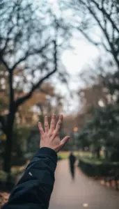 Mujer se cansa del admirador que la acompaña a correr todas las mañanas pero lo busca desesperadamente cuando él no aparece — Historia del día