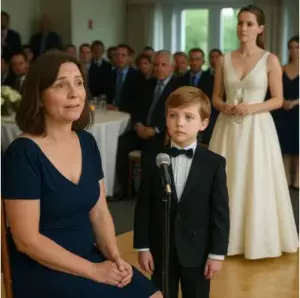 En la boda de mi hermano, ¡su novia me faltó al respeto públicamente! Pero mi hijo de 9 años tomó el micrófono y lo cambió todo.