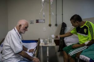 Mi madre destrocó mis registros médicos y gritó: "¡Estás dejando que tu hermana muera!" Mi padre me llamó un error egoísta. Me obligaron al hospital para donar la mitad de mi hígado.
