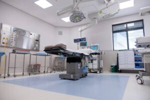 Mi madre destrocó mis registros médicos y gritó: "¡Estás dejando que tu hermana muera!" Mi padre me llamó un error egoísta. Me obligaron al hospital para donar la mitad de mi hígado.
