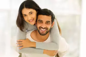 Me enteré de que mi marido me engañó con la novia de 18 años de mi hijo, y me quedé atónito por sus sucios secretos.
